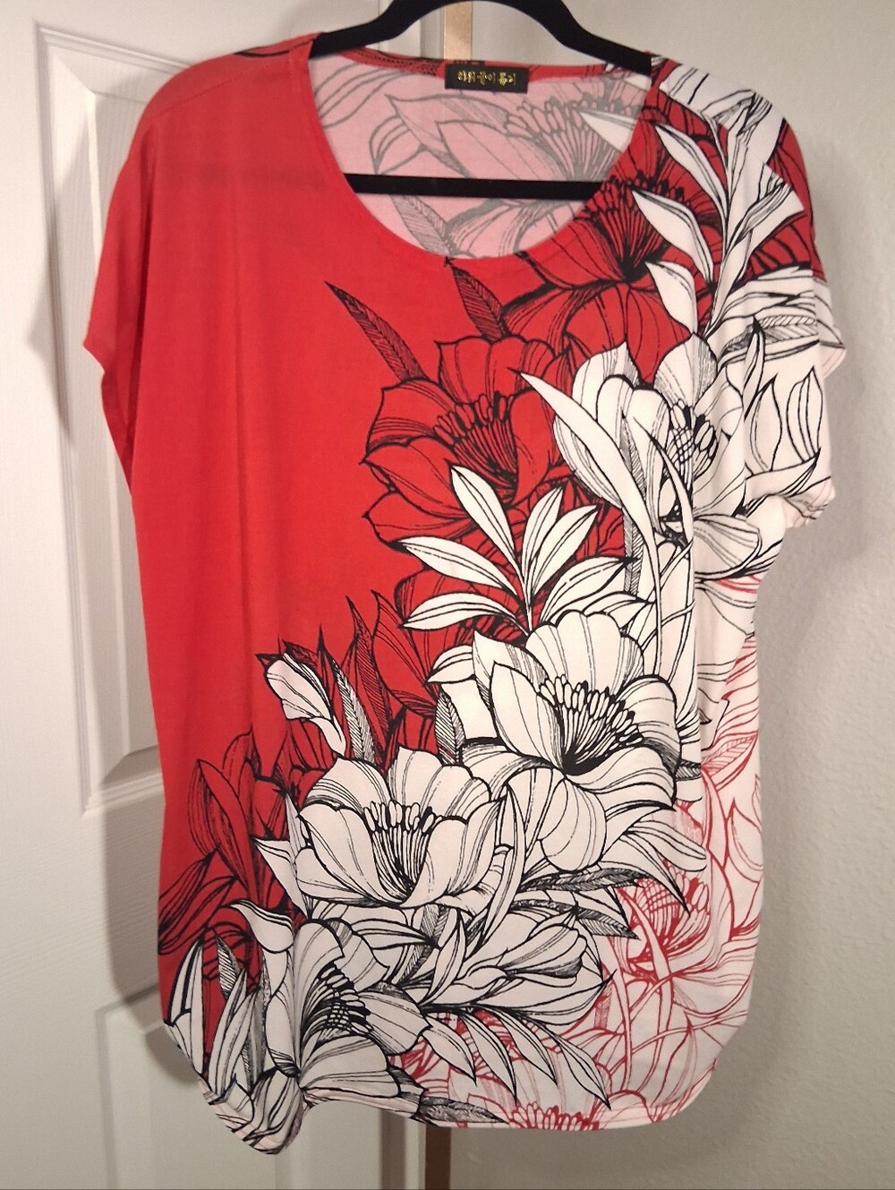 Red And White Patterned Flowy Blouse XL